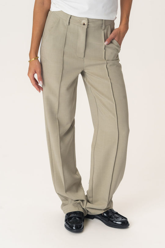 SignatureIC Press Pants (Preorder del. week 35) - Dusty Beige
